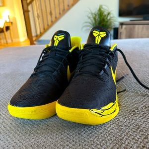 Nike Kobe A. D. Oregon Duck men’s basketball shoes - like NEW
